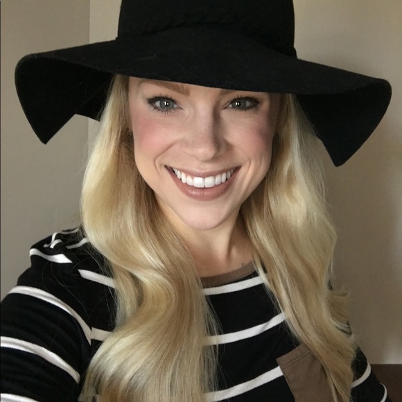 Meet your Posher, Liz - Picture 1 of 1